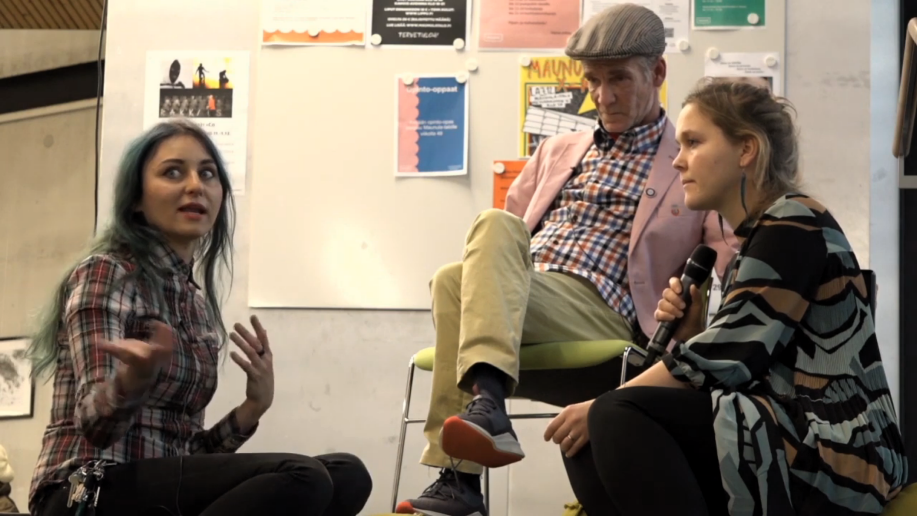 Maunula Staircase discussion 2