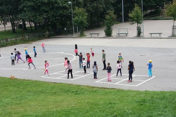 Maunula schoolkids at playing field